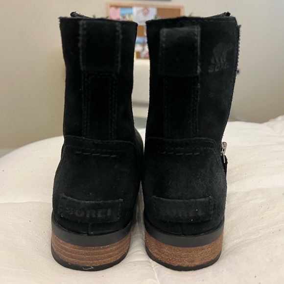 Like new Sorel black boots size 8 - Picture 2 of 3